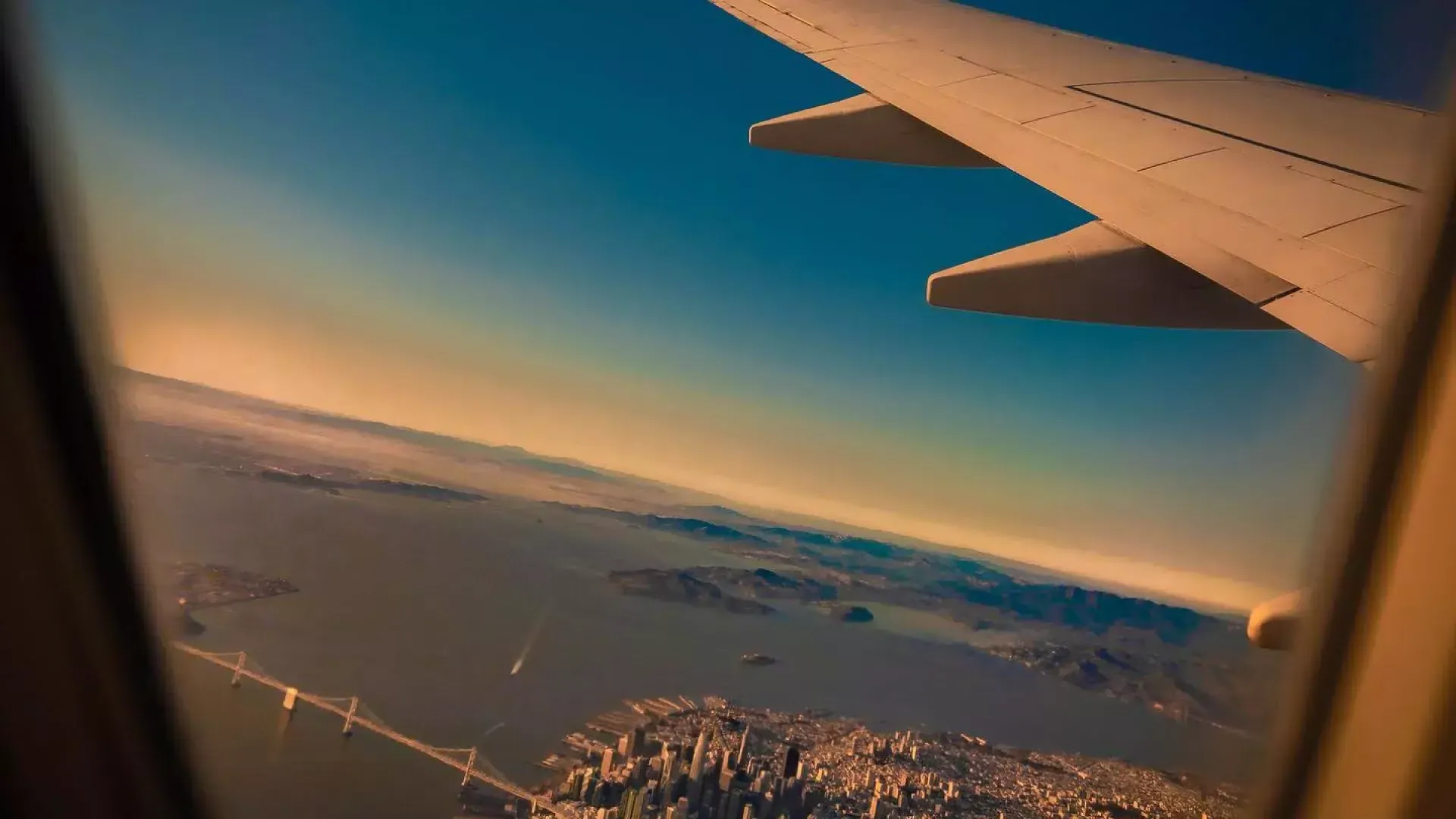 Blick auf San Francisco aus einem Flugzeug